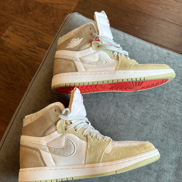 Wmns Air Jordan 1 High - Picture 3 of 3